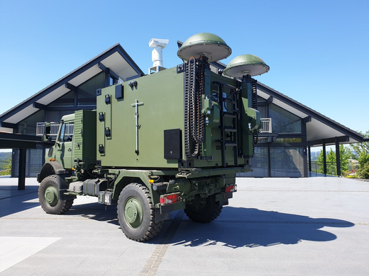 Грузовик Unimog Mercedes-Benz